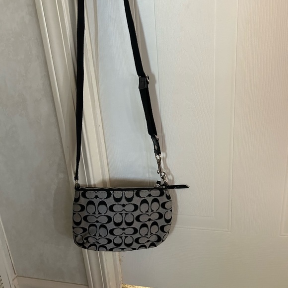 Coach crossbody / shoulder bag. Excellent condition. - Picture 2 of 4